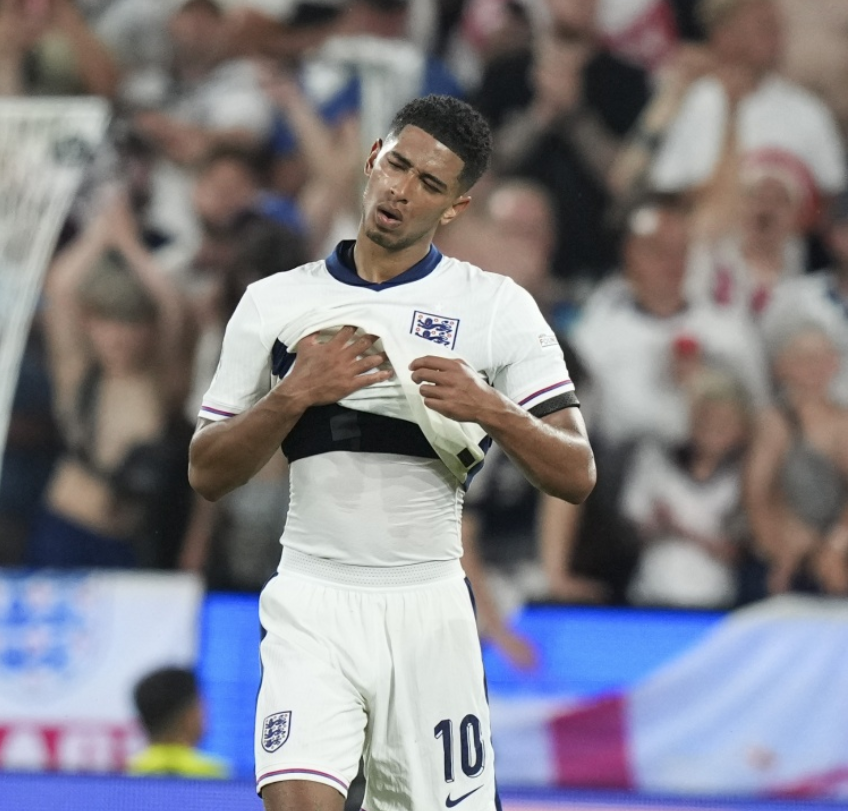 舞台上屡创 舞台上屡创